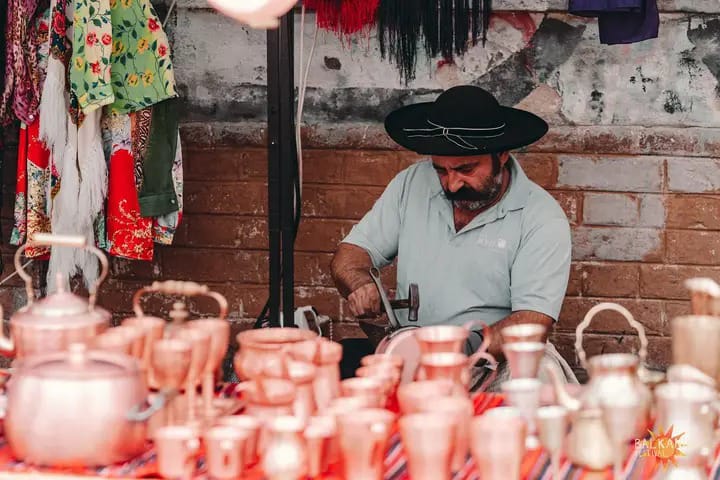 Balkanik Festival se mută în Parcul Tei. Trei zile de muzică, artă contemporană, ateliere și experiențe urbane