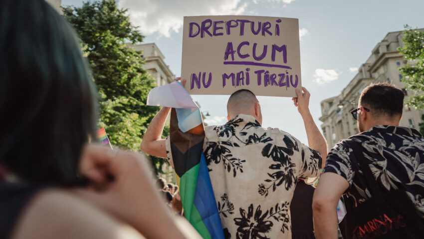 ACCEPT cere protecție legală pentru familiile de facto din România