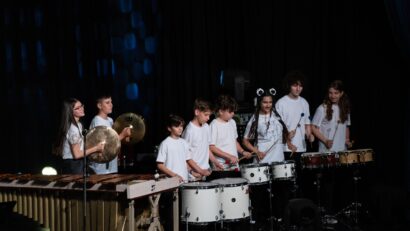 Copiii și adolescenții pasionați de percuție se pot înscrie la audițiile Cantus Mundi
