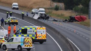 Întrecerile pe contrasens pe autostradă sunt noul trend sinucigaș apărut în Irlanda în goana după like-uri
