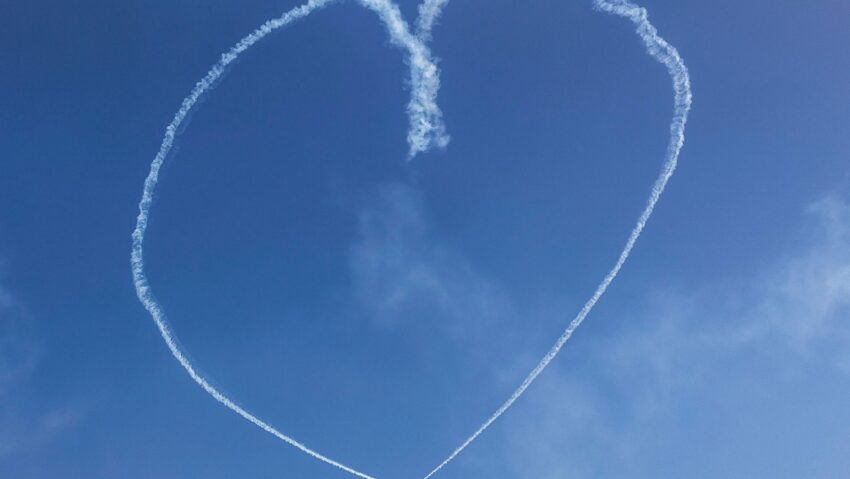 Spectacol aerian pe cerul Capitalei. F-16, IAR-330 Puma, Spartan şi Hercules evoluează în deschiderea BIAS 2026