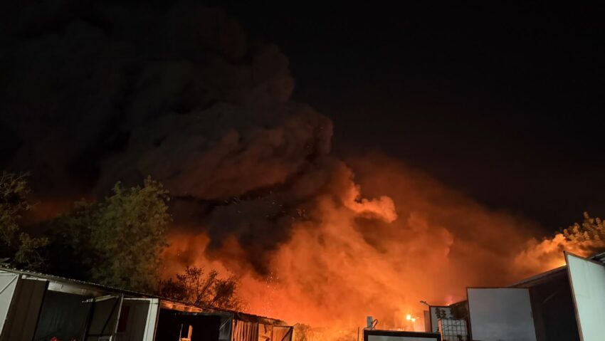 ISUBIF: Incendiu la o hală, pe strada Marginei, sectorul 1