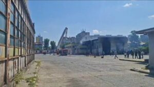 Incendiu la o hală din cadrul Autobazei STB Ferentari, pe strada Pasunilor, sectorul 5