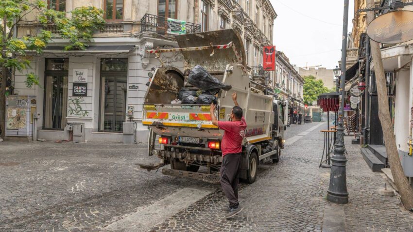 Noi reguli pentru colectarea deșeurilor în București
