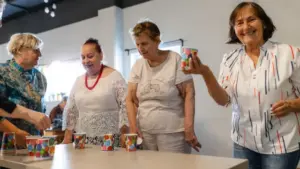 AUDIO| Singurătatea nu este un plan de vacanță: Cum poți schimba vara unui bunic izolat
