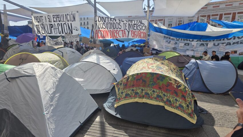 Criza locuințelor scoate mii de oameni în stradă la Madrid, în Puerta del Sol, piață protestelor