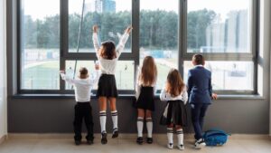 Uniforme obligatorii în școli? Ce spun bucureștenii despre noul proiect de lege