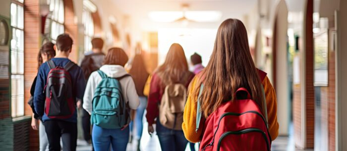 Meditații gratuite pentru examene. Șansa online care aduce profesori de top elevilor din mediul rural