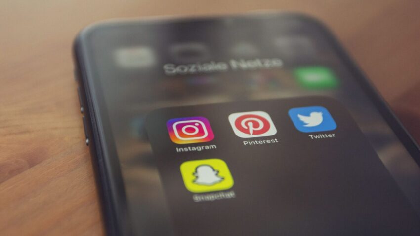 Fără social media pentru copii? Ce spun bucureștenii și autoritățile