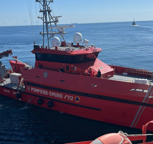 Incendiu la bordul unei nave în Marea Neagră. Opt persoane sunt date dispărute