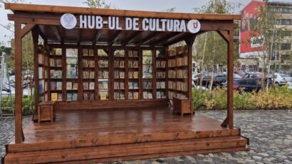 Bibliotecă în aer liber, în Piața Matache