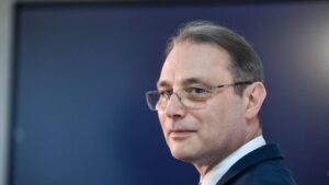 Premierul desemnat, Luca Niculescu, a depus joi, în Parlament, programul de guvernare și lista miniștrilor