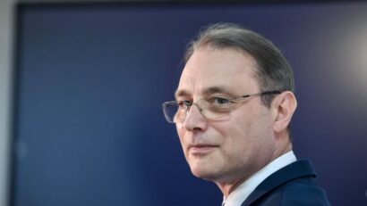 Premierul desemnat, Luca Niculescu, a depus joi, în Parlament, programul de guvernare și lista miniștrilor